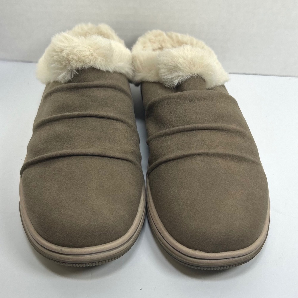 NWOT Clarks Cloudsteppers Cozy Cottagecore Mules 7 Faux Fur Comfort House Brown